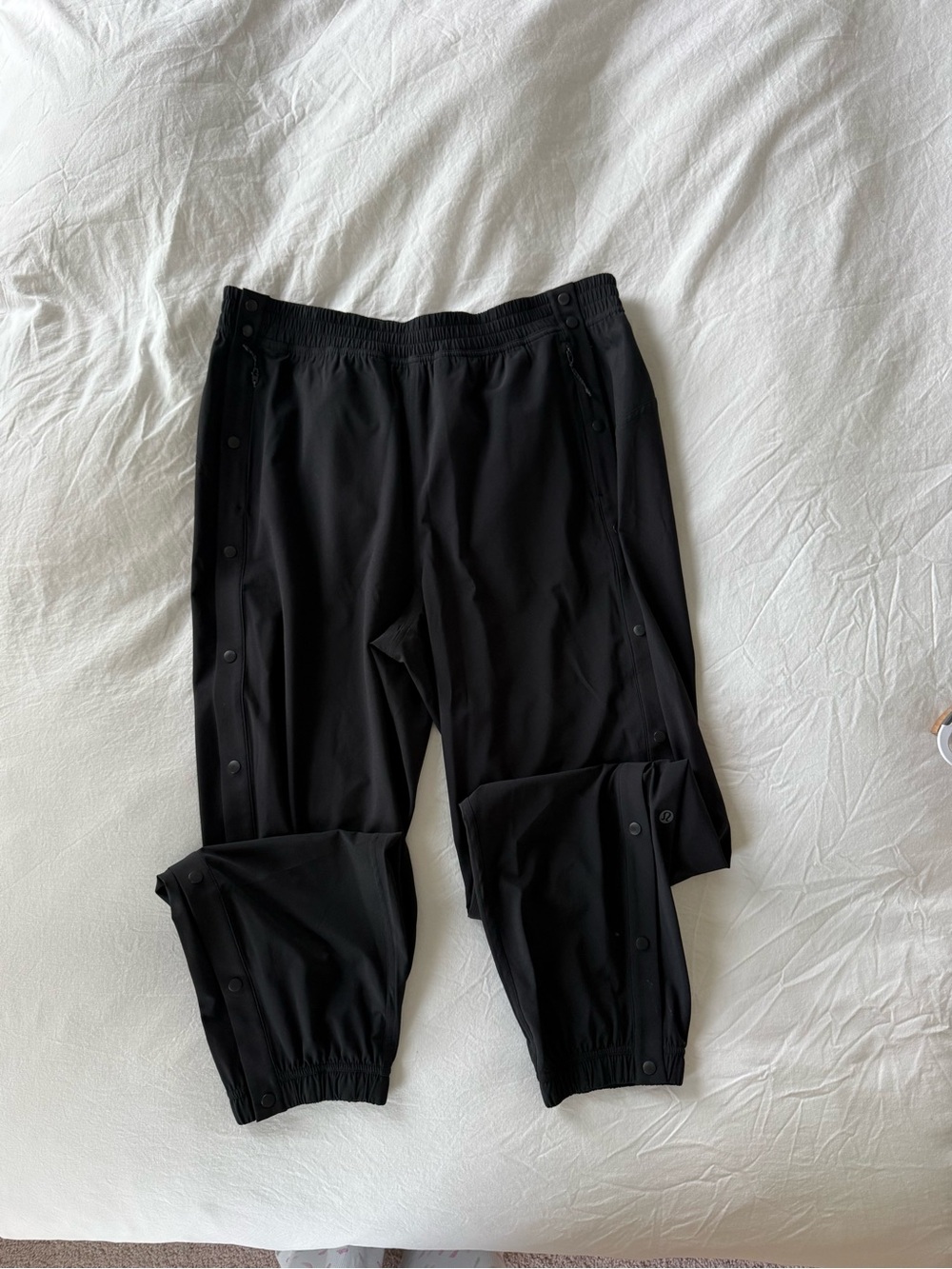 NWOT lululemon athletica black snap-up Joggers, size 10
